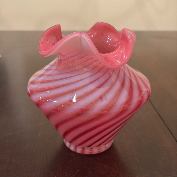 Fenton cranberry opalescent spiral optic glass vase ruffle top - Picture 1 of 5